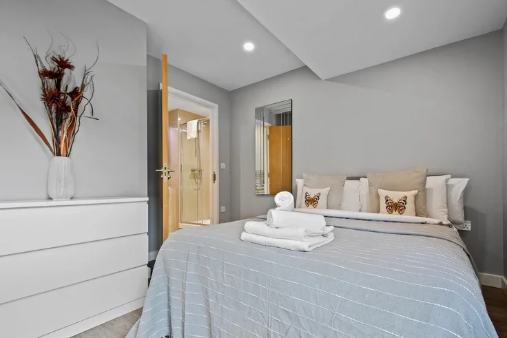 Flat Mintern Street in Greater London