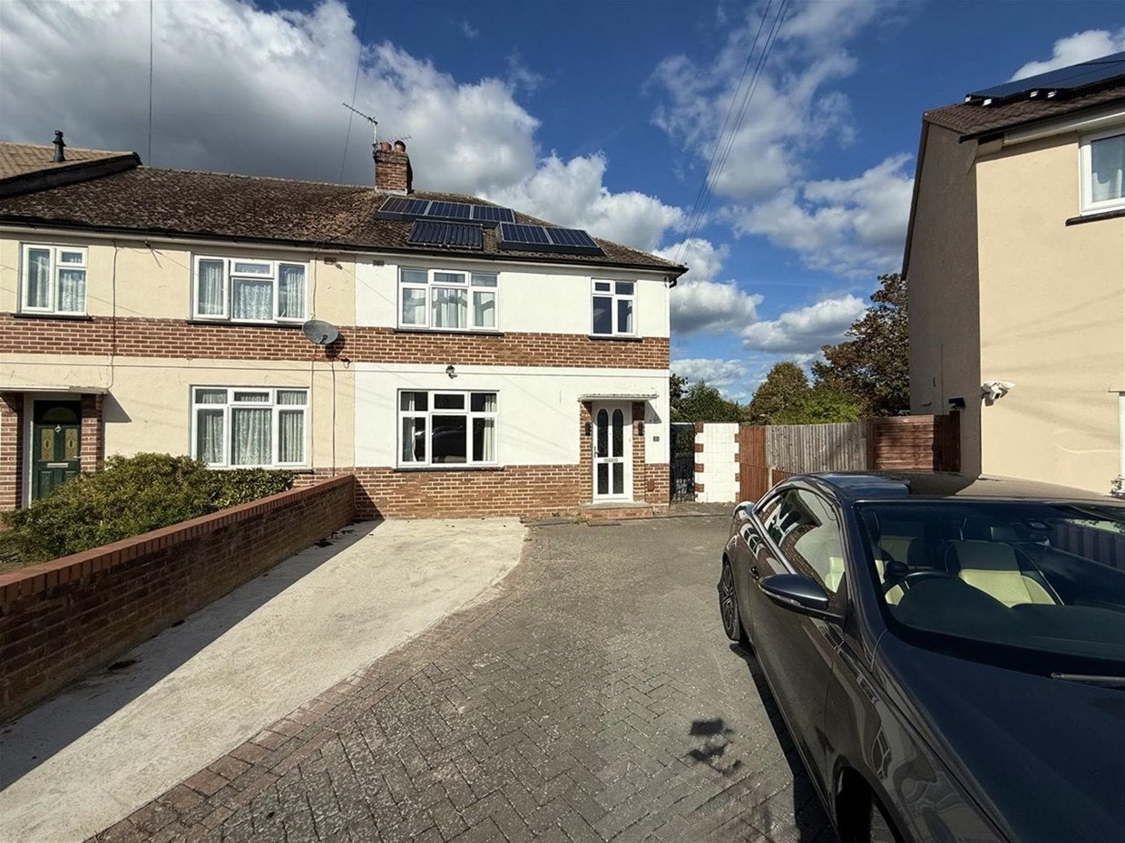 House Blumfield Crescent in Slough
