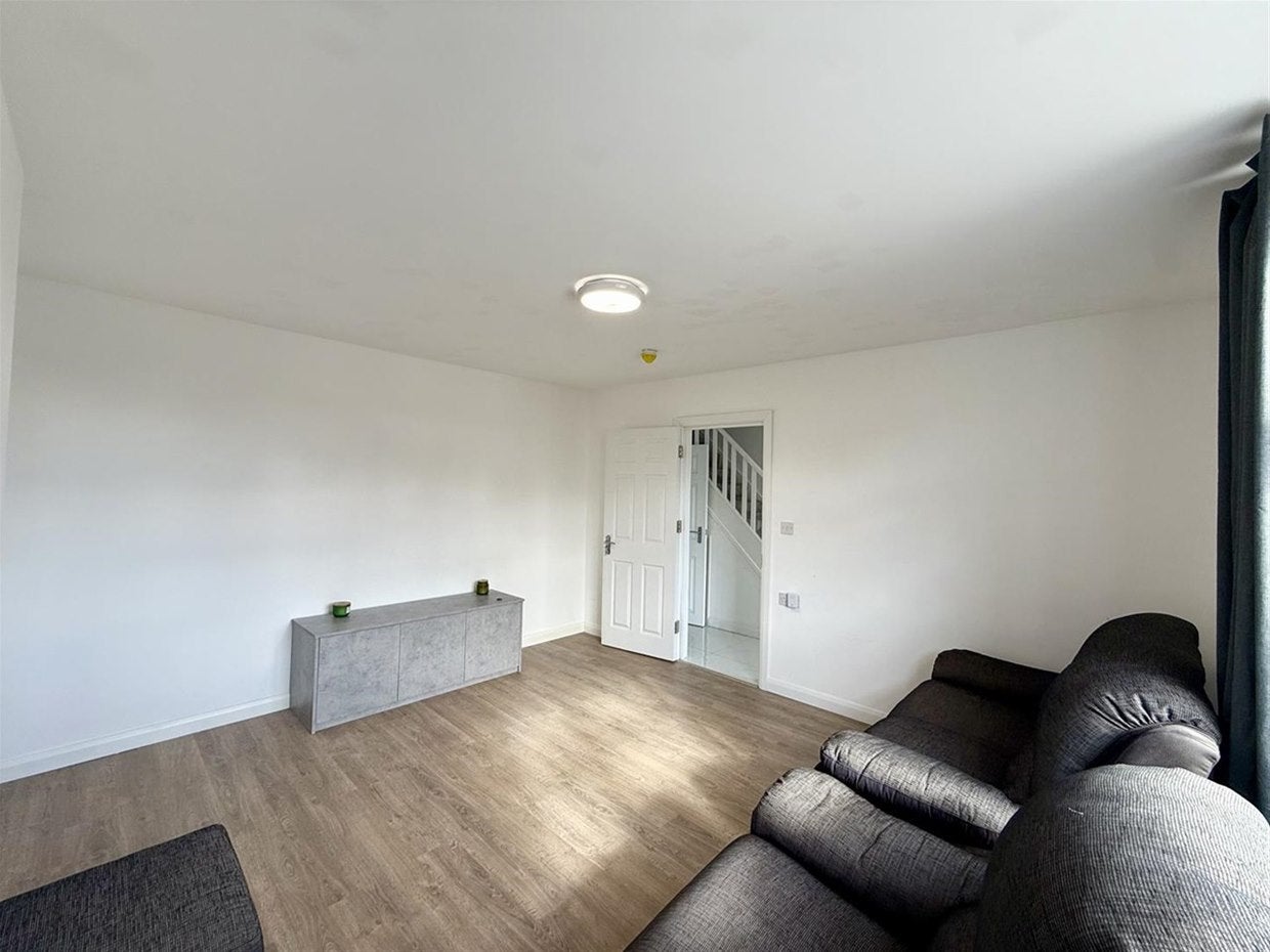 House Blumfield Crescent in Slough