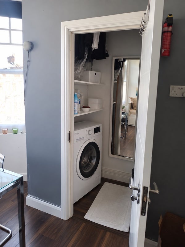 Flat Radley Road in Greater London