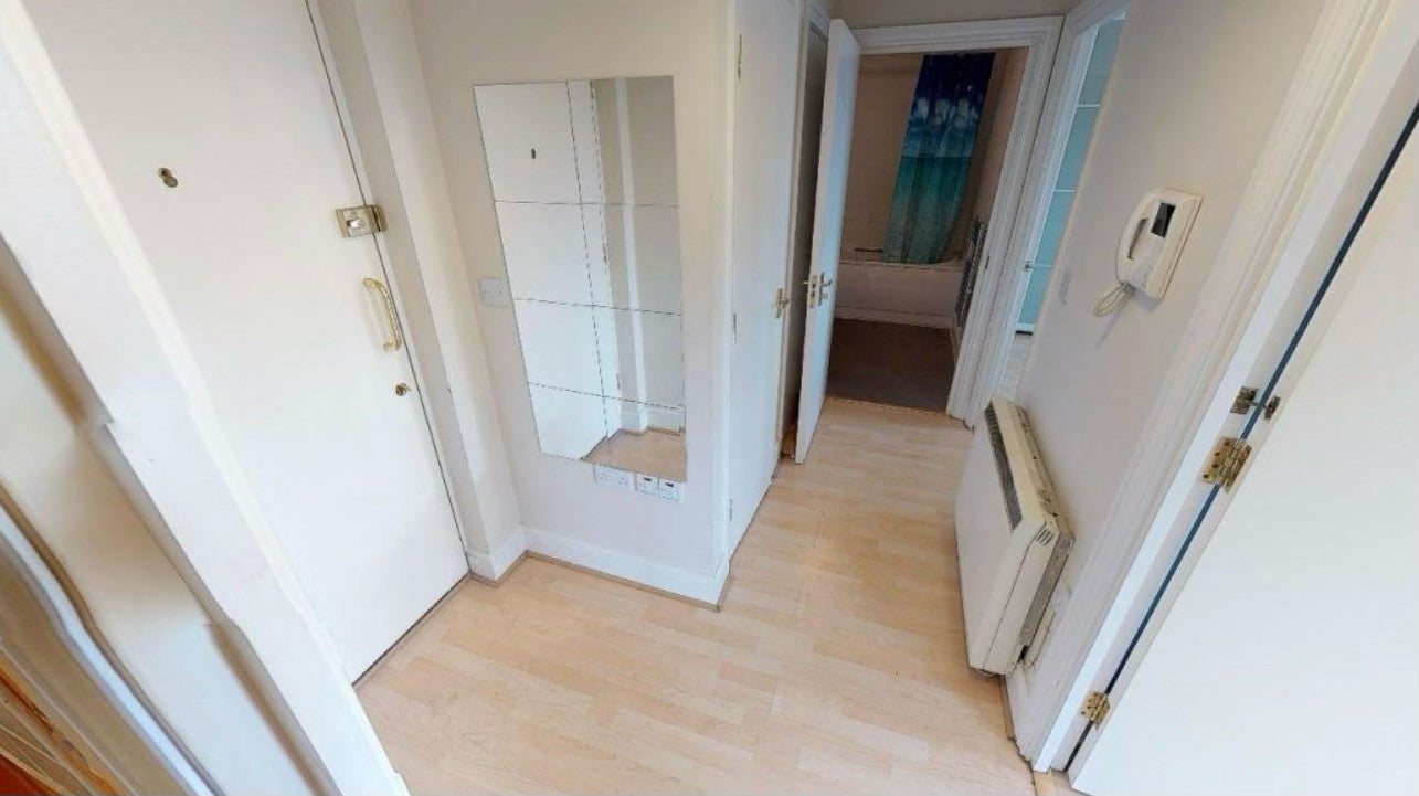 Flat Sovereign Place in Greater London