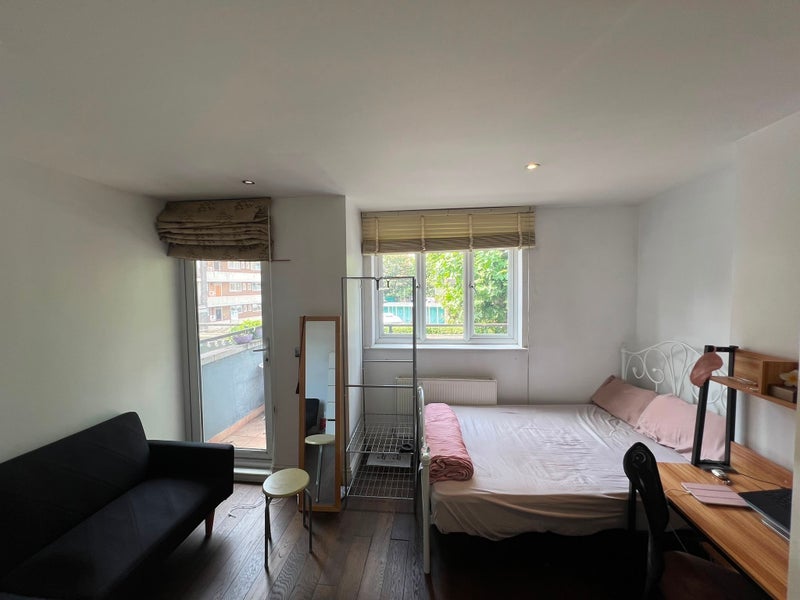 Room Bush Road in Greater London