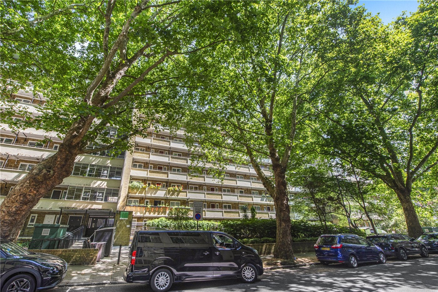 Flat Percival Street in Greater London