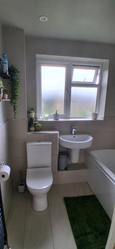 Room Burleigh Way in Mid Sussex