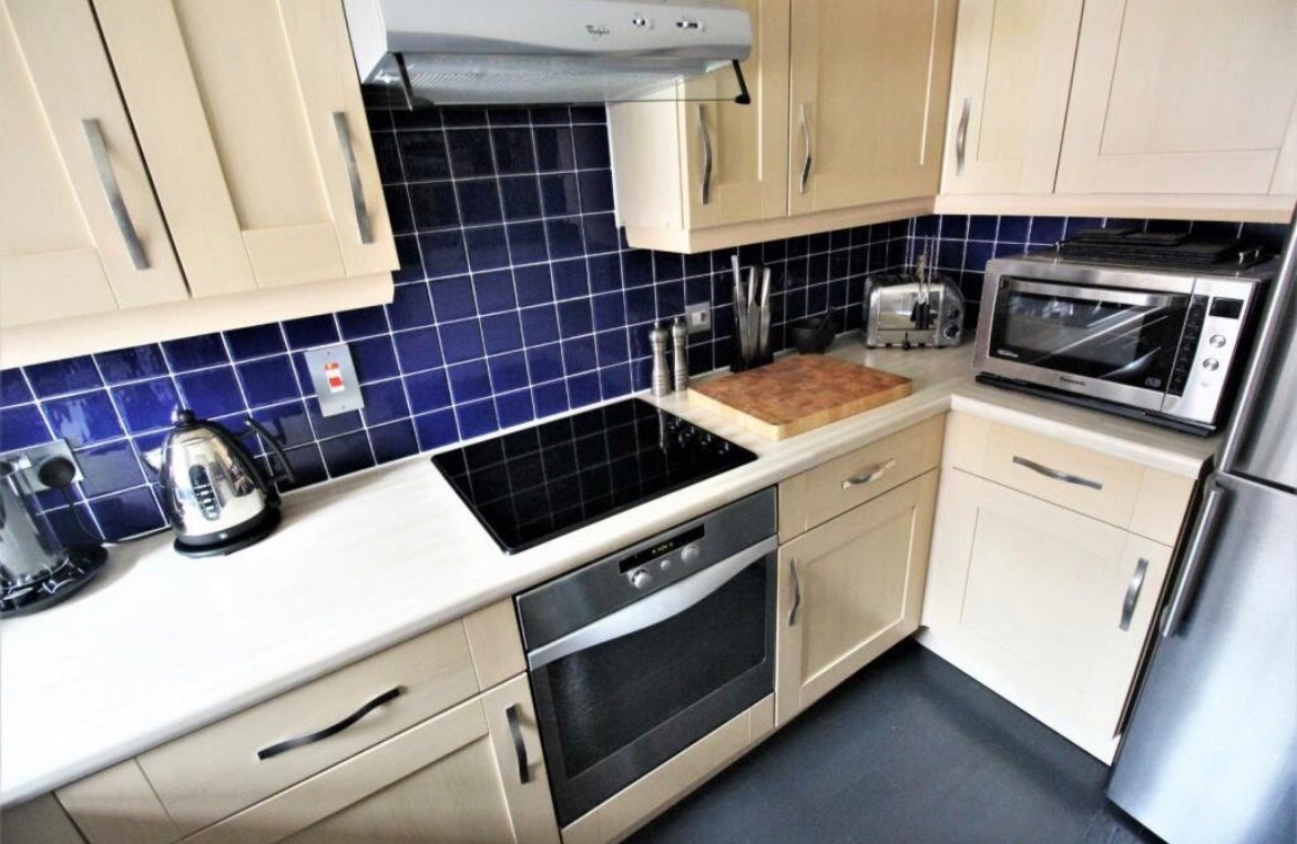 Flat Bellarmine Close in Greater London
