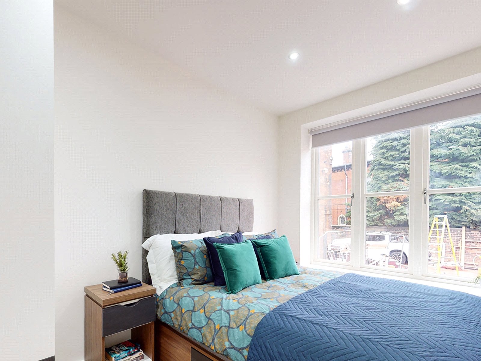 Flat Clarendon Road in Leeds