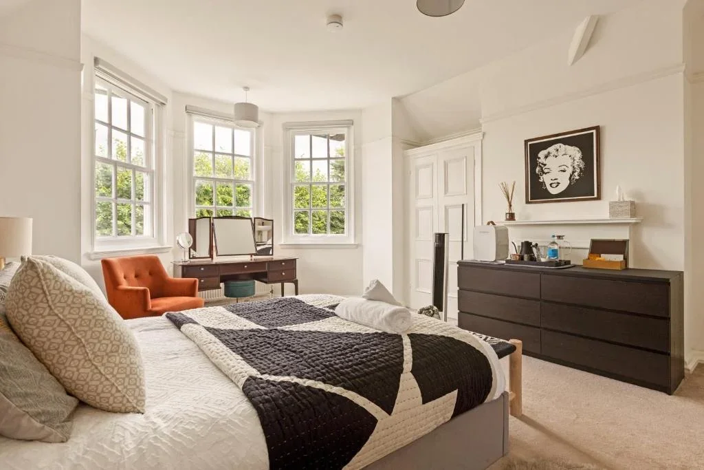 Room Broadwater Road in Greater London
