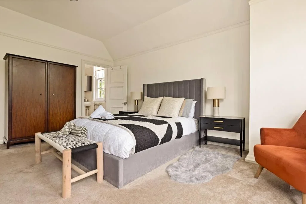 Room Broadwater Road in Greater London