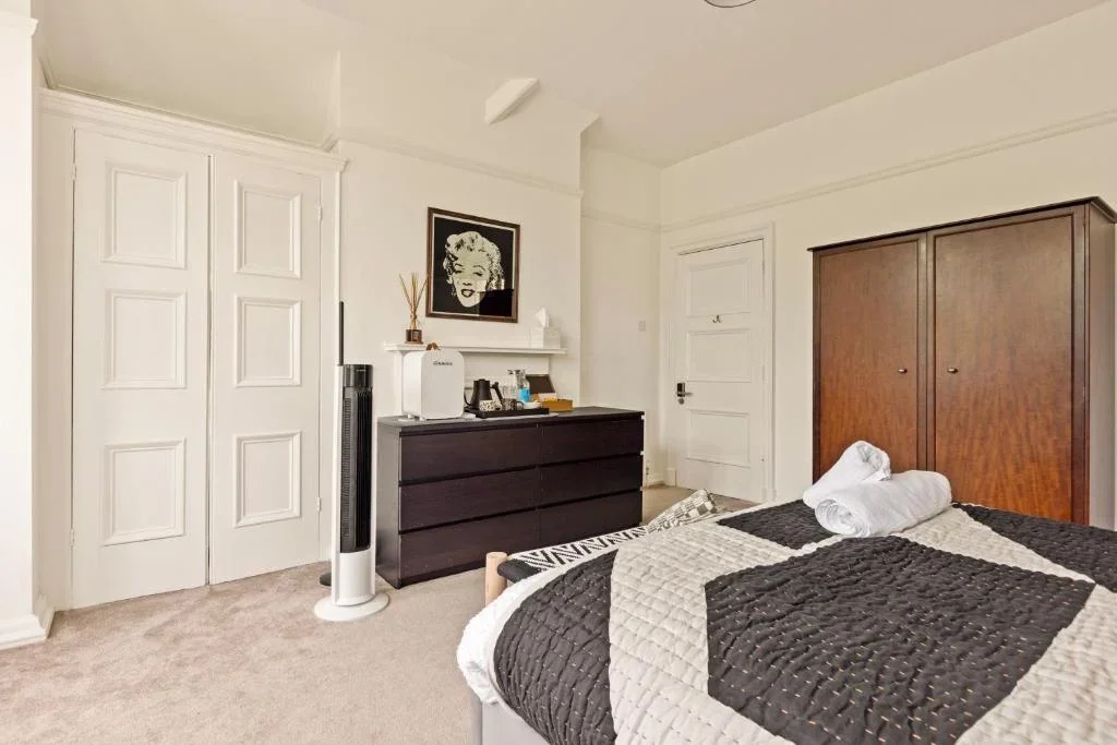 Room Broadwater Road in Greater London