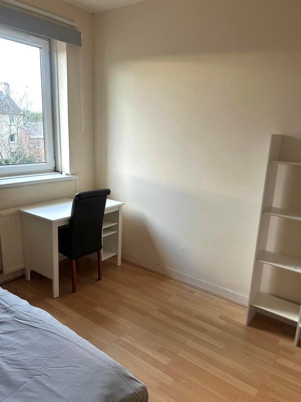 Room Ferry Road Grove in City of Edinburgh