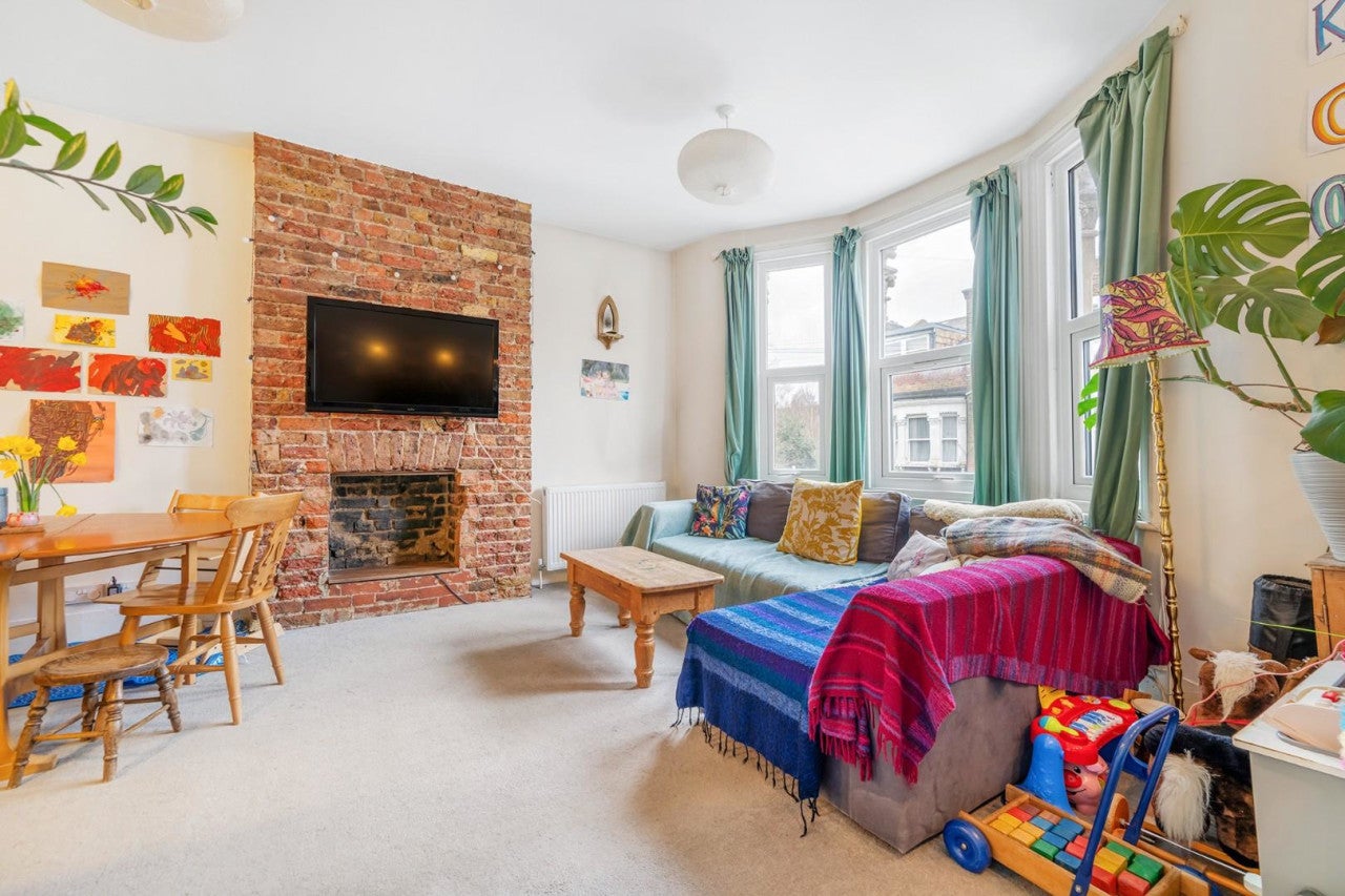 Flat Brailsford Road in Greater London
