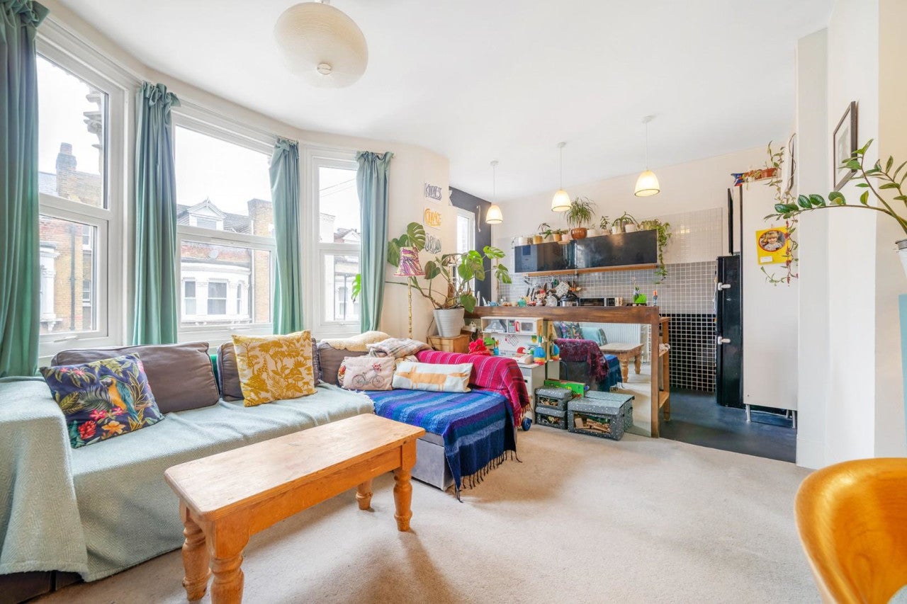 Flat Brailsford Road in Greater London