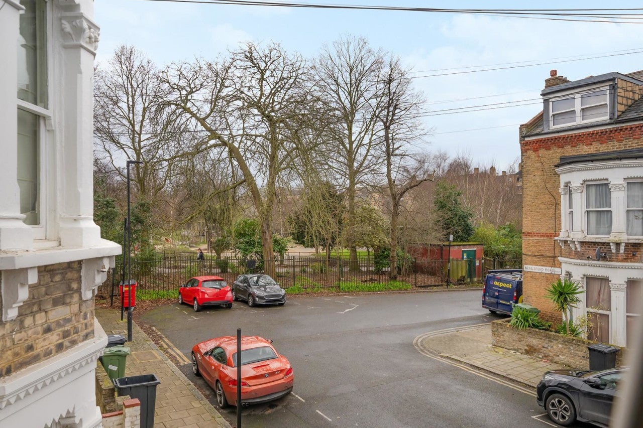 Flat Brailsford Road in Greater London