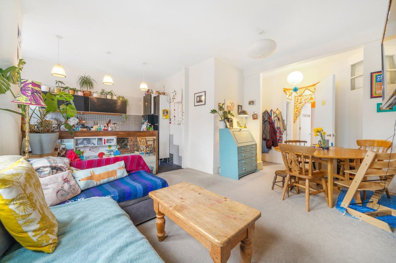 Flat Brailsford Road in Greater London