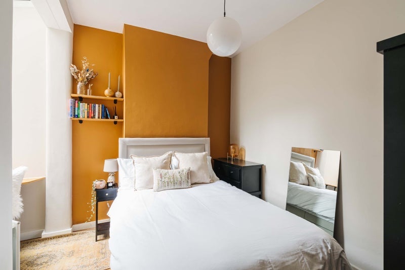 Room North View Road in Greater London