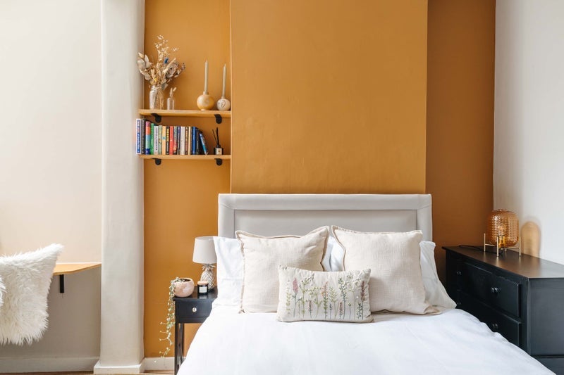 Room North View Road in Greater London