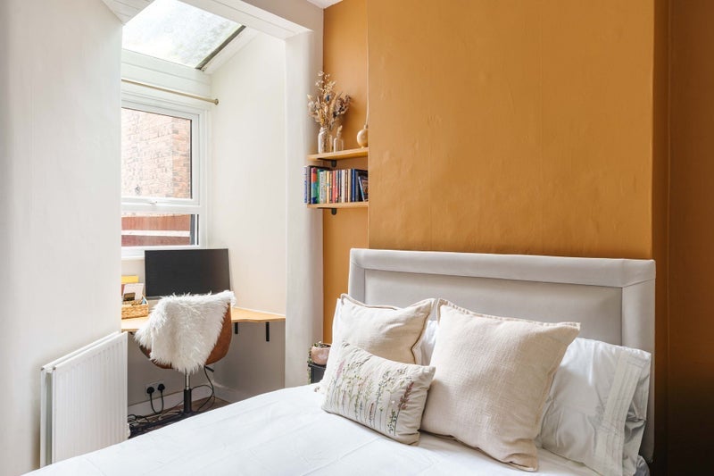 Room North View Road in Greater London