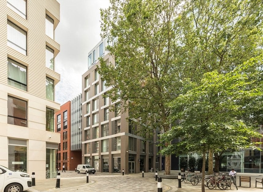 Flat Albion Way in City of London