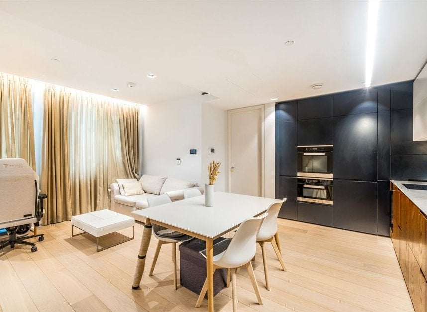 Flat Albion Way in City of London