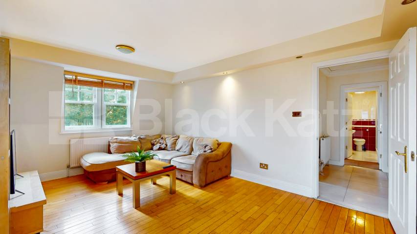 Flat Iverson Road in Greater London