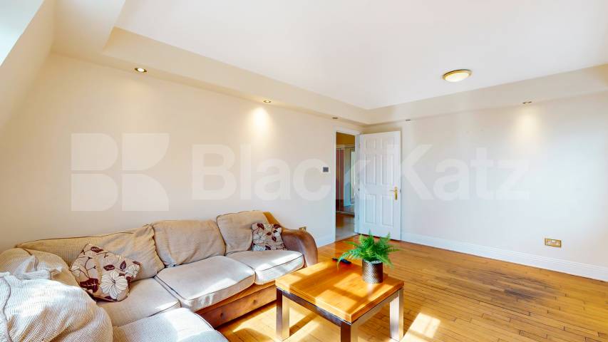 Flat Iverson Road in Greater London