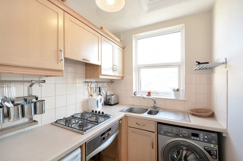 Flat St John's Hill Grove in Greater London