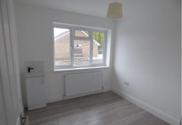 Room Hoylake Gardens in Greater London
