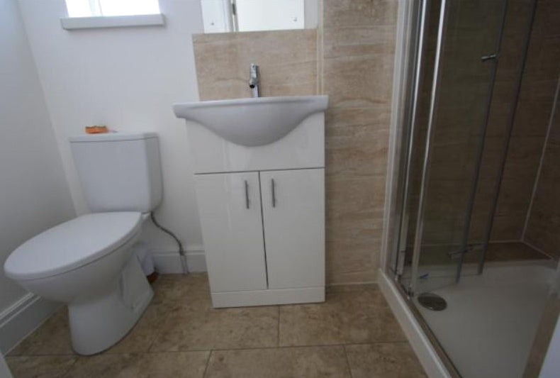 Room Hoylake Gardens in Greater London