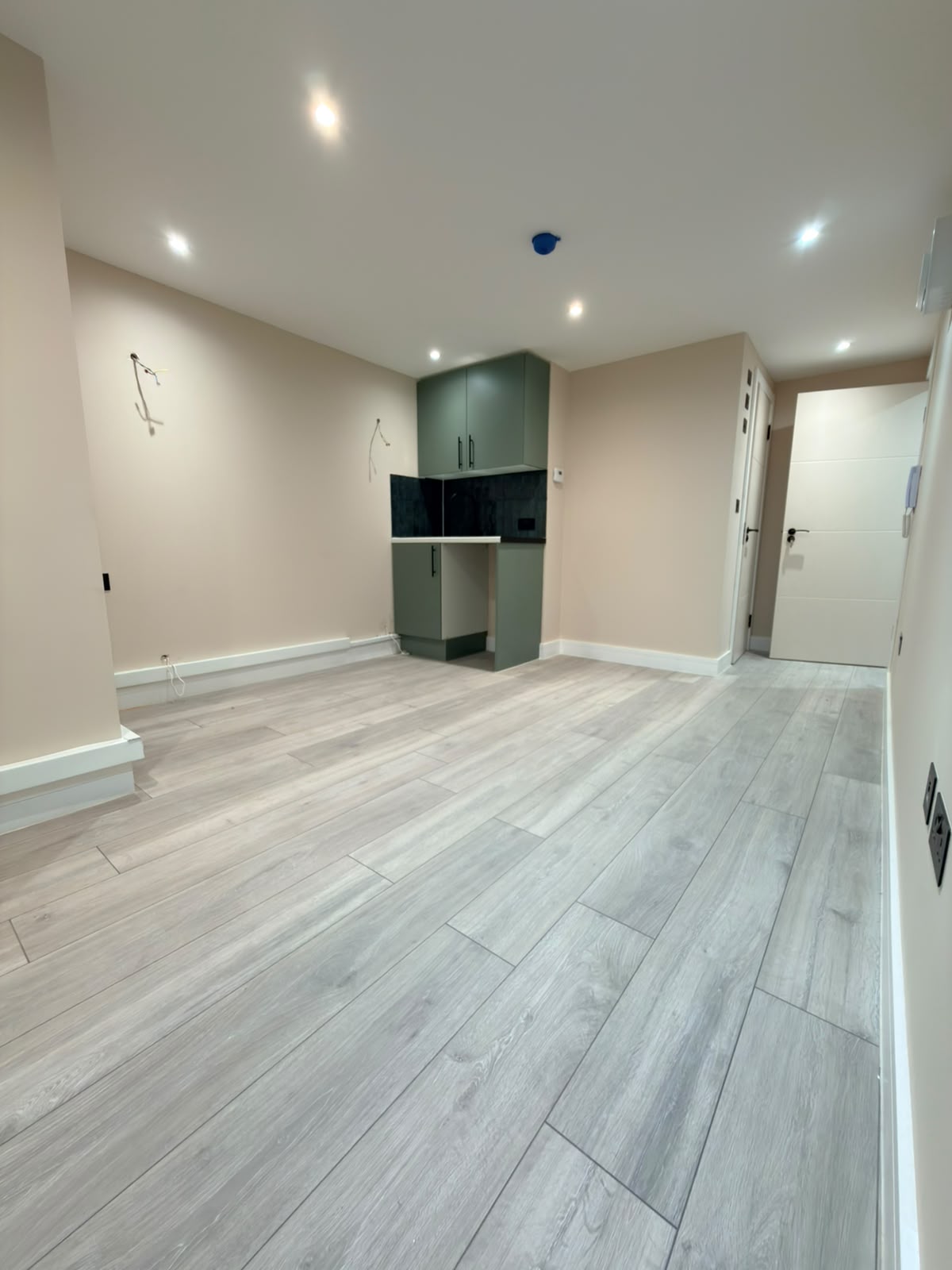 Flat Upper Clapton Road in Greater London