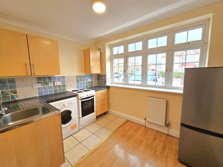 Flat Dennis Avenue in Greater London