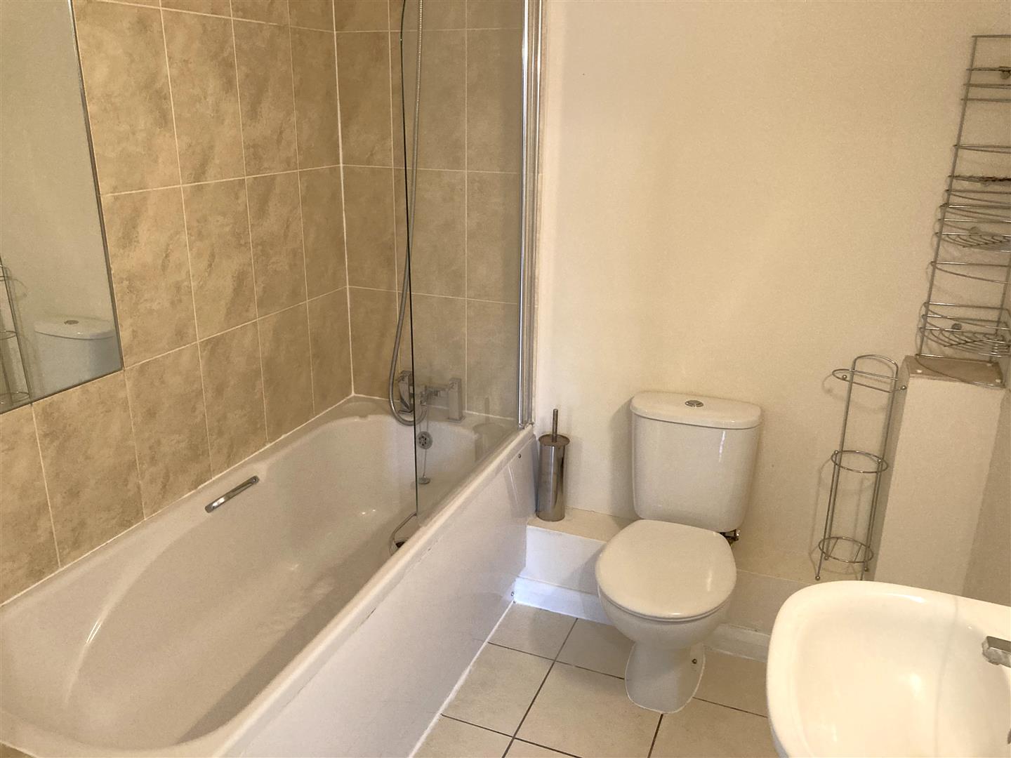Flat Spencer Close in Rushmoor