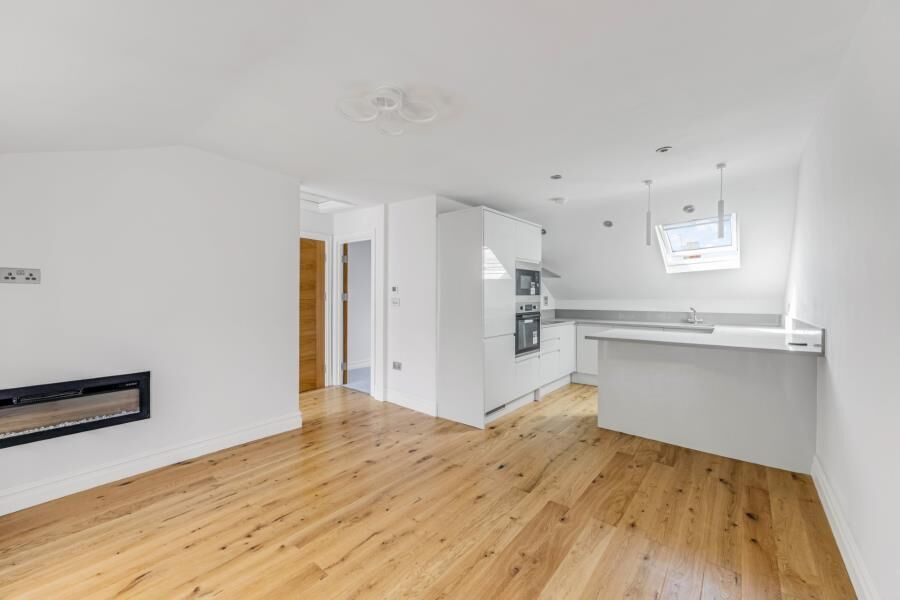 Flat Holmdale Road in Greater London