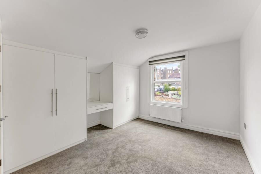 Flat Holmdale Road in Greater London