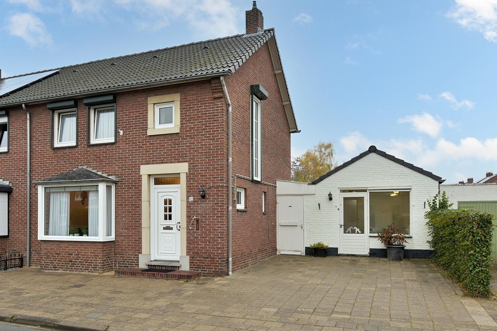 Huis Dorpstraat 69 in Buchten