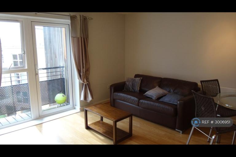 Flat Lanadron Close in Greater London