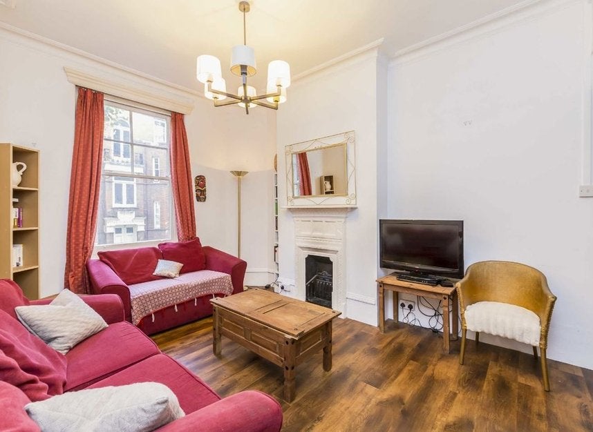 Flat Beaumont Crescent in Greater London