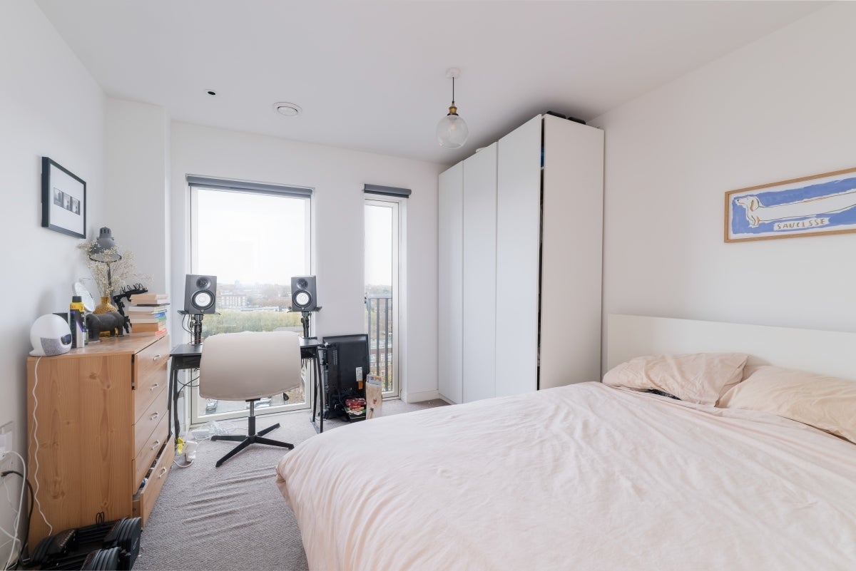Flat Maud Street in Greater London