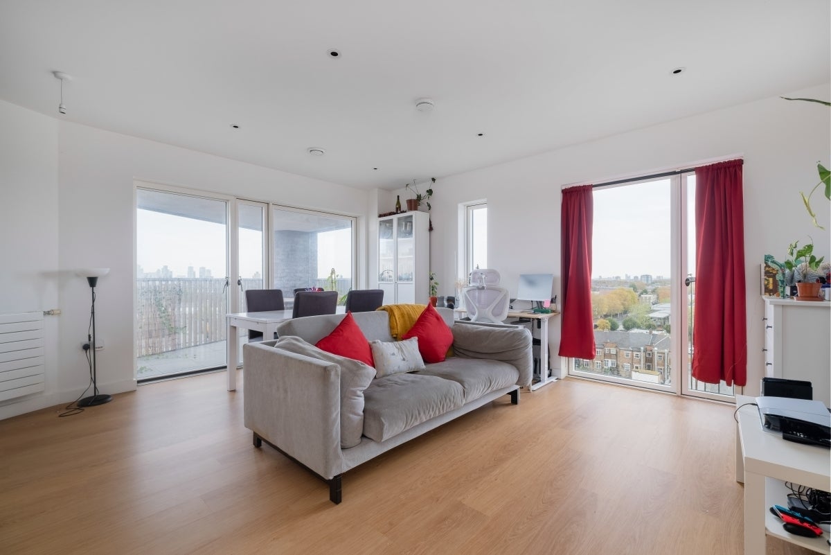 Flat Maud Street in Greater London