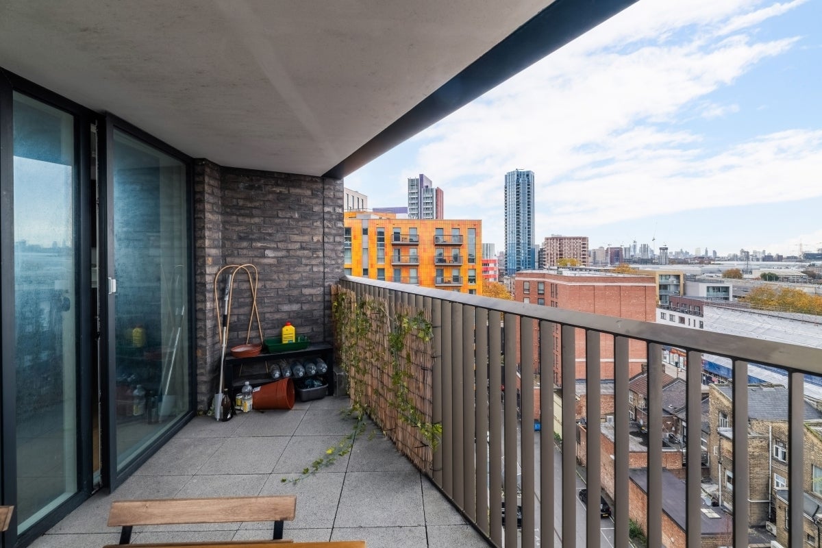 Flat Maud Street in Greater London