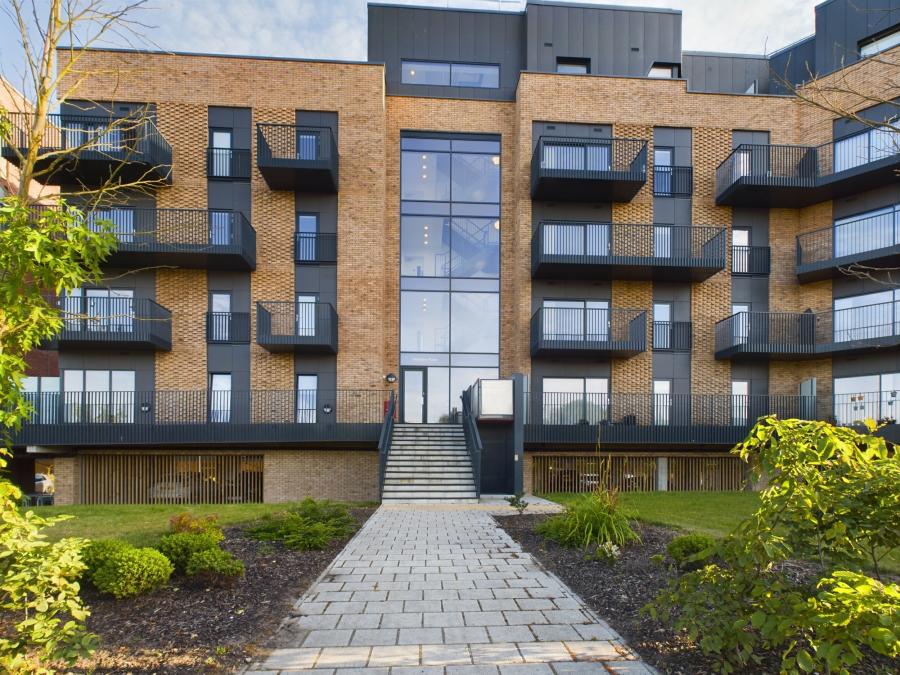 Flat Manorfield in Ashford