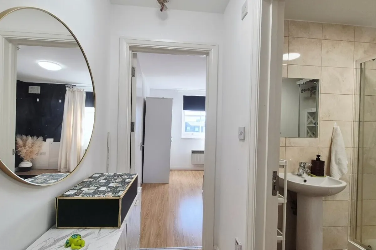 Flat Goldhawk Road in Greater London