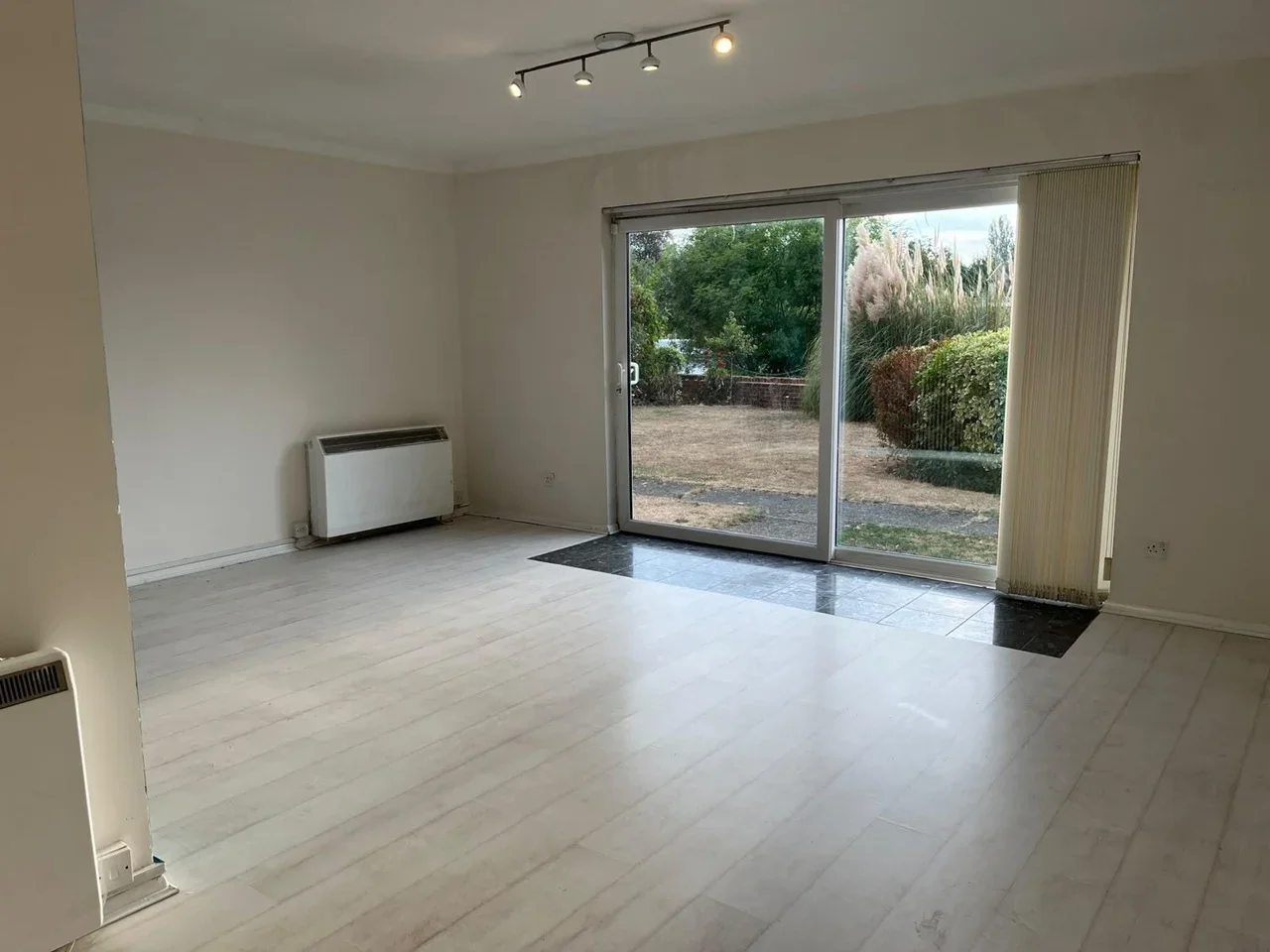 Flat Thames Side in Borough of Spelthorne