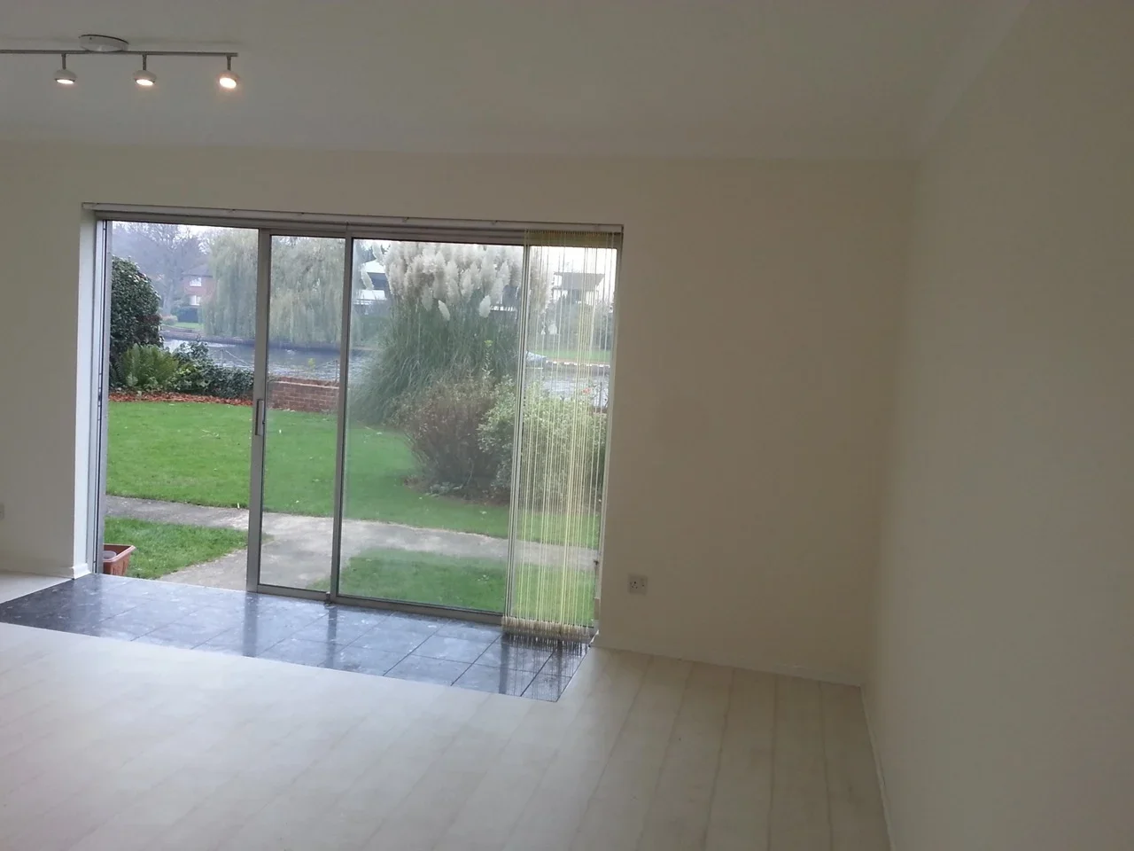 Flat Thames Side in Borough of Spelthorne