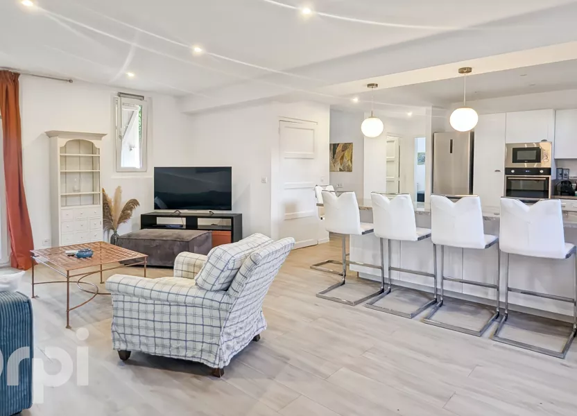 Flat Avenue du Commandant Bret in Cannes