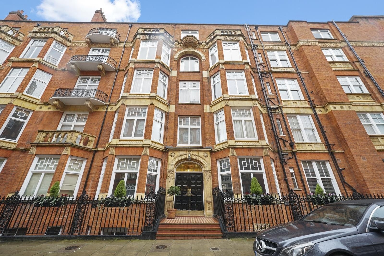 Flat Montagu Mansions in City of Westminster