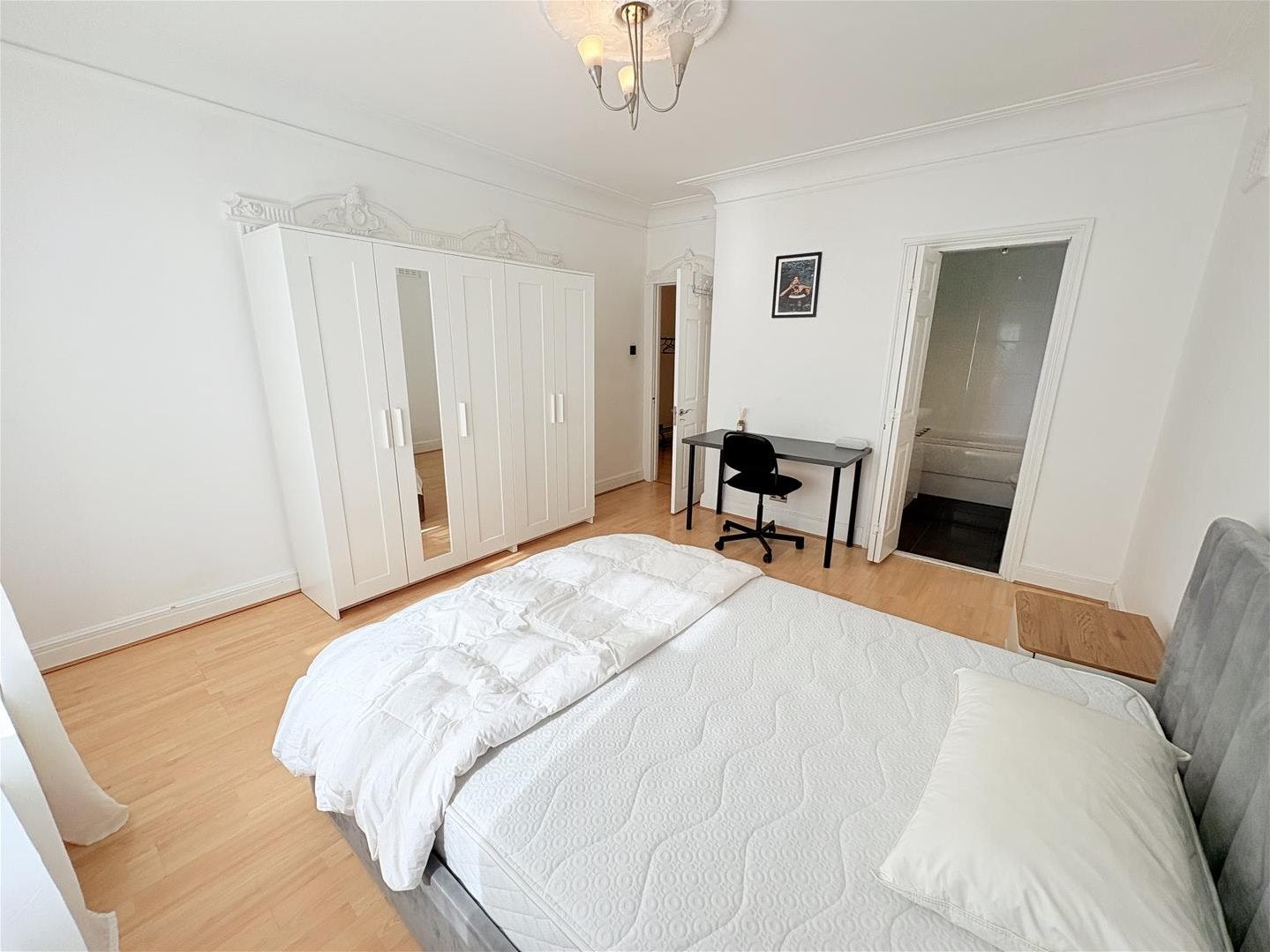Flat Montagu Mansions in City of Westminster