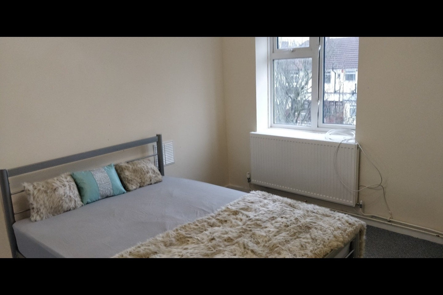 Flat Honeypot Close in Greater London