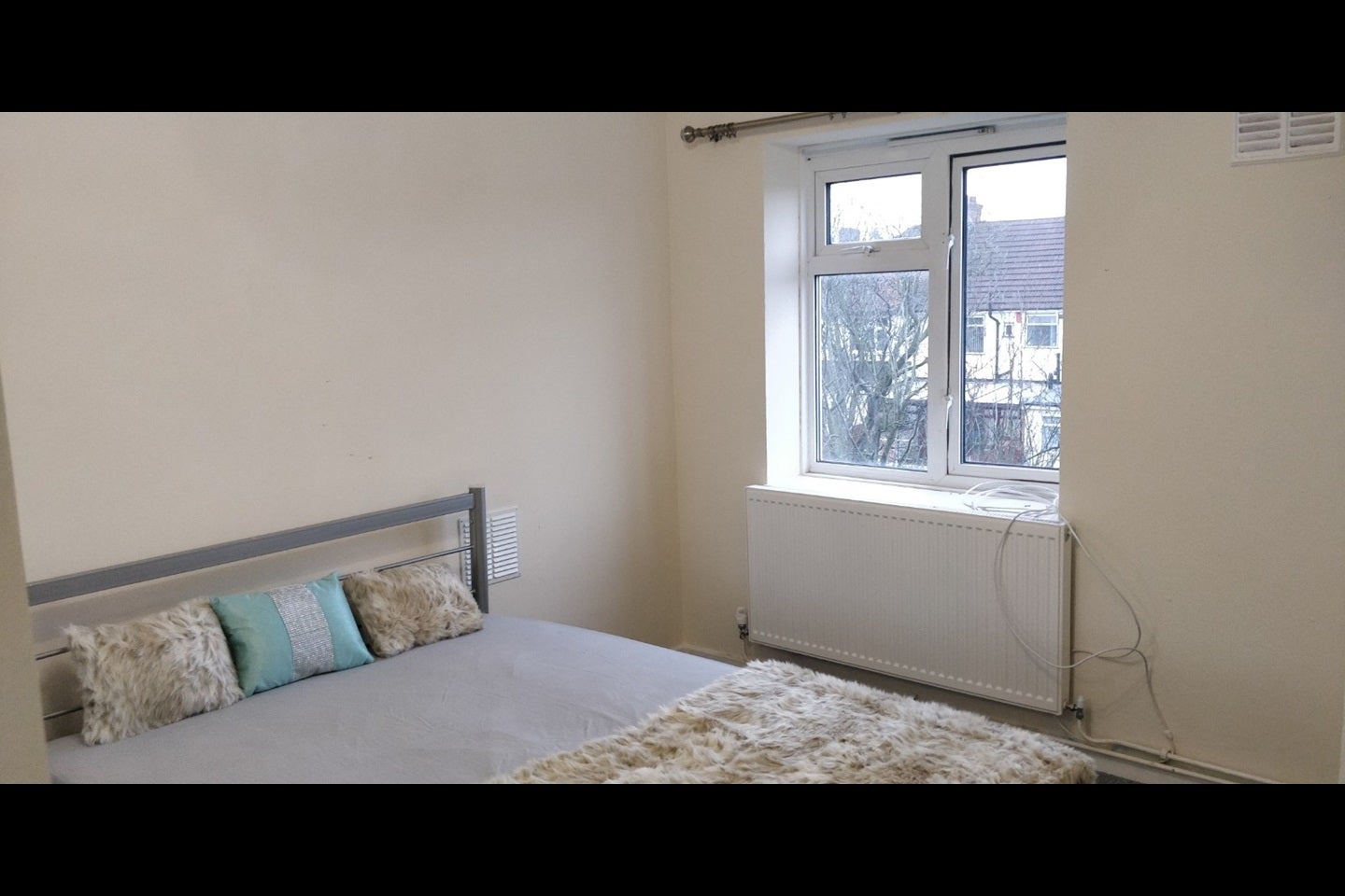 Flat Honeypot Close in Greater London