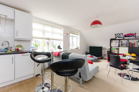 Flat Semley Road in London