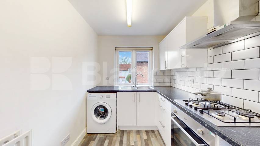 Flat Iverson Road in Greater London